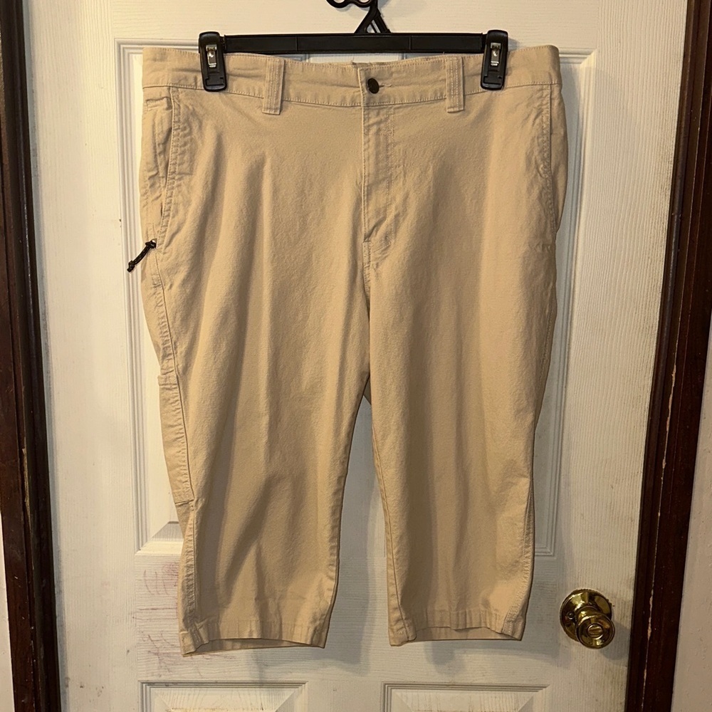 Columbia Women's Tan Cargo Shorts Stretch W38 L30